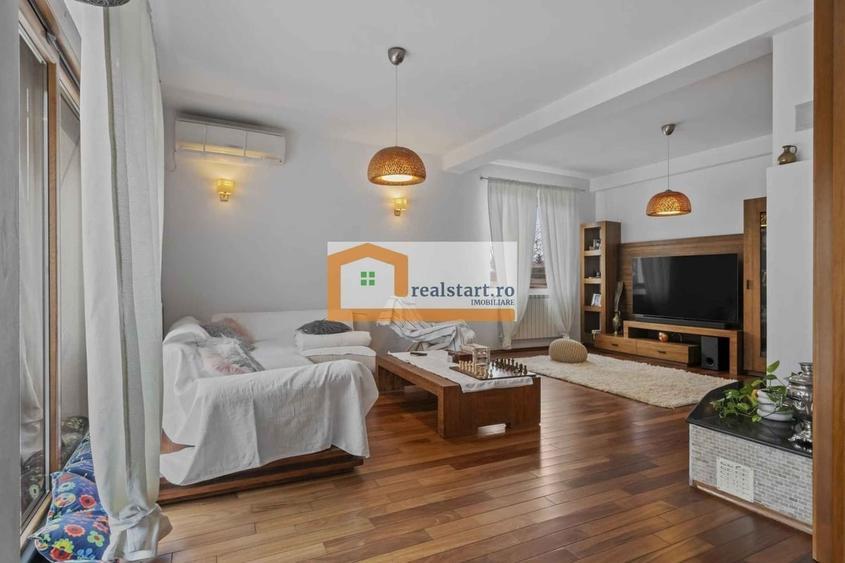 Casă cu 6 camere cu Teren 650 Mp în Corbeanca