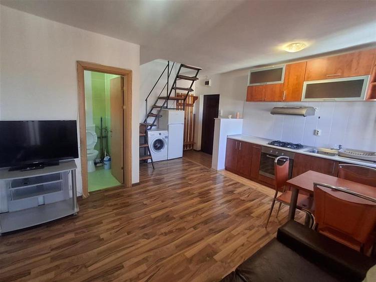 Apartament cu 3 camere semidecomandat în Vasile Aaron