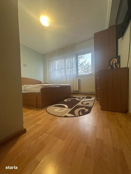 Apartament cu 3 camere decomandat în Ciupercenii Noi