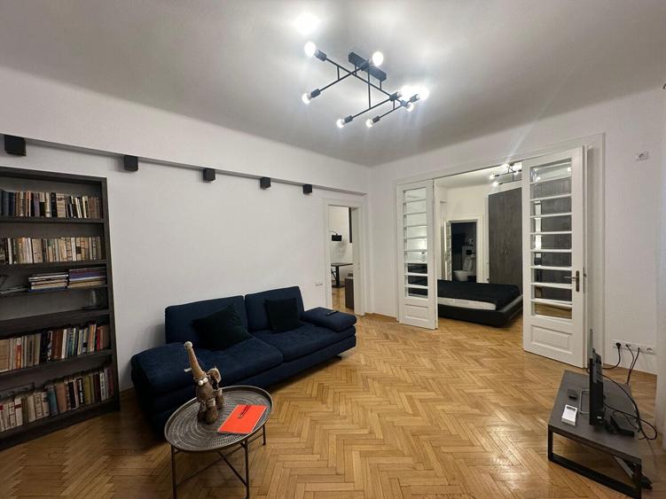 Apartament cu 3 camere semidecomandat în Unirii