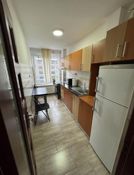 Apartament cu 2 camere semidecomandat, mobilat în P-ța Romană