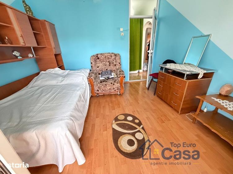Apartament cu 4 camere decomandat în Central