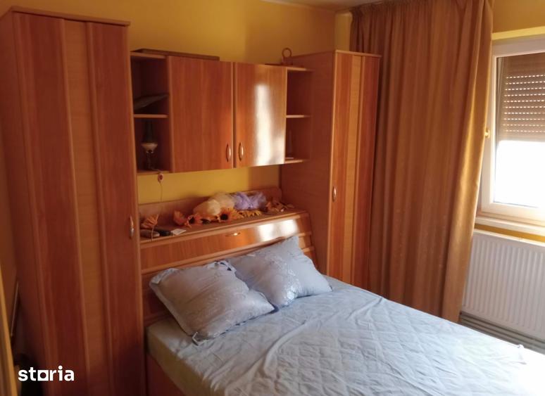 Apartament cu 4 camere semidecomandat în Micro 38