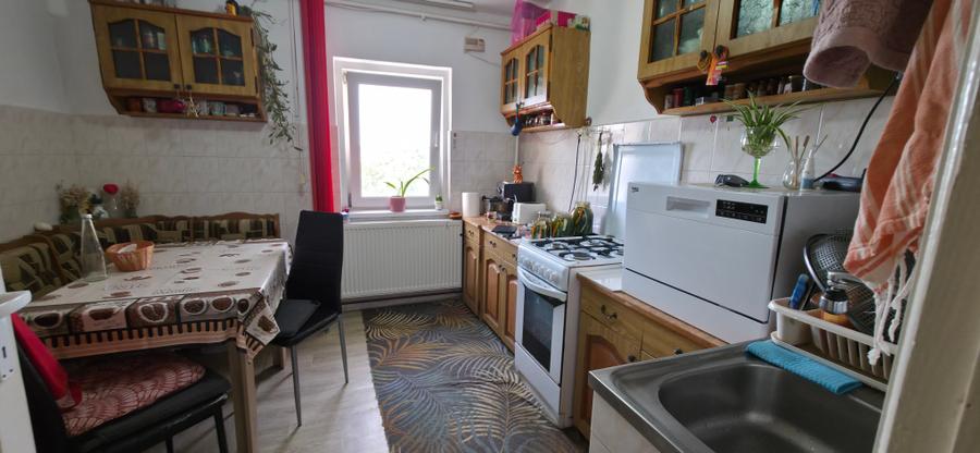 Apartament cu 3 camere decomandat în Lipovei