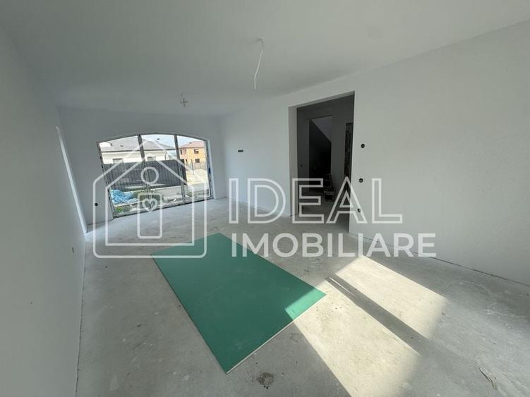 Casă individuală cu 4 camere cu Canalizare în Periferie