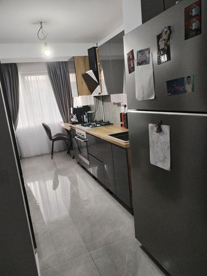 Proprietar vand apartament 3 camere - 5