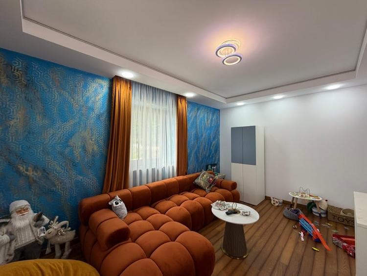 Casă individuală cu 5 camere cu Piscina în Exterior Vest