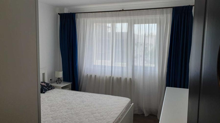 Apartament cu 3 camere semidecomandat în Central
