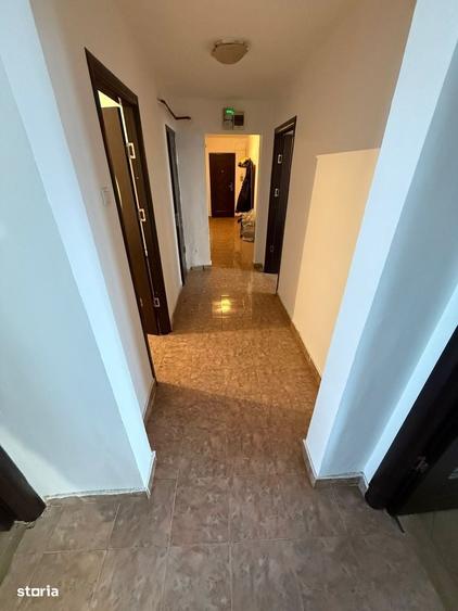 Apartament cu 3 camere decomandat în Calea București