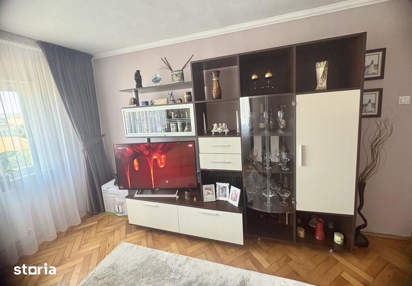 Apartament cu trei camere de vanzare, renovat complet, central - 8