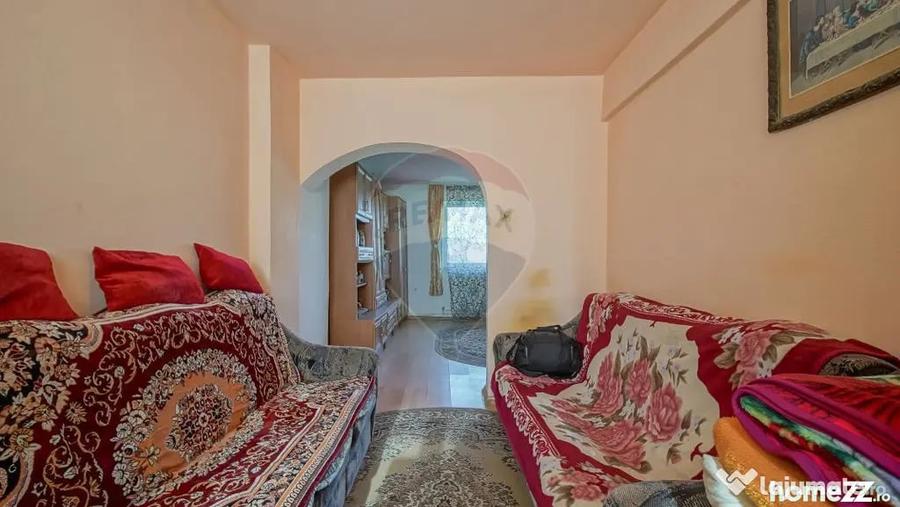 Apartament cu 4 camere semidecomandat în Stupini