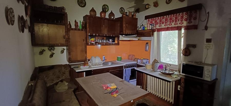 Casă individuală cu 5 camere cu Canalizare în Central