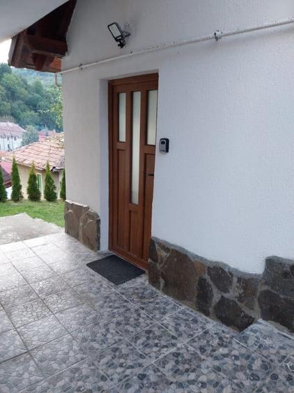 Casă cu 2 camere cu Teren 317 Mp în Schei