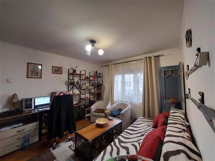 Apartament cu 2 camere semidecomandat, mobilat în Micălaca