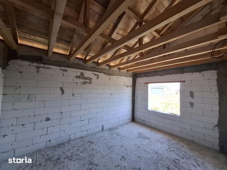 Casă cu 5 camere cu Canalizare în Vest
