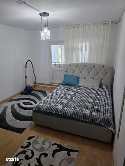Apartament cu 2 camere semidecomandat în Craiovița Nouă