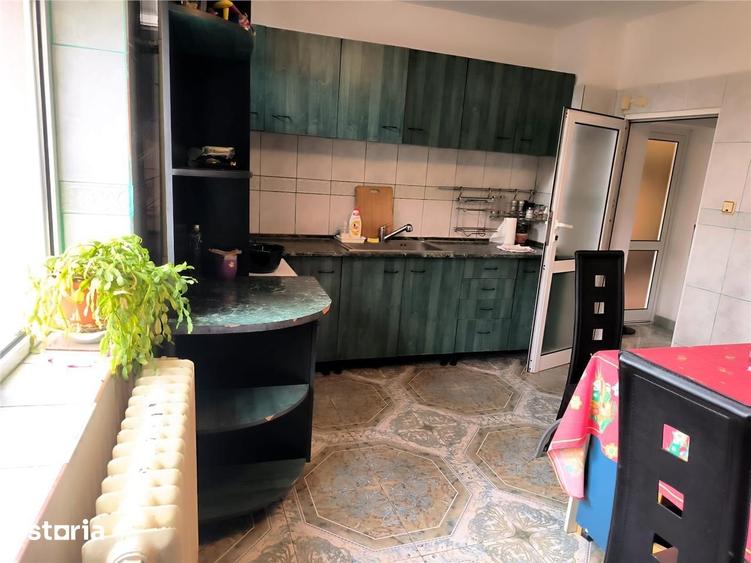 Casă cu 4 camere cu Canalizare în Central