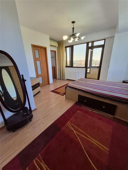 Apartament cu 5 camere decomandat în Domenii