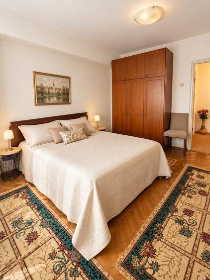 Apartament cu 3 camere nedecomandat, mobilat în Titulescu
