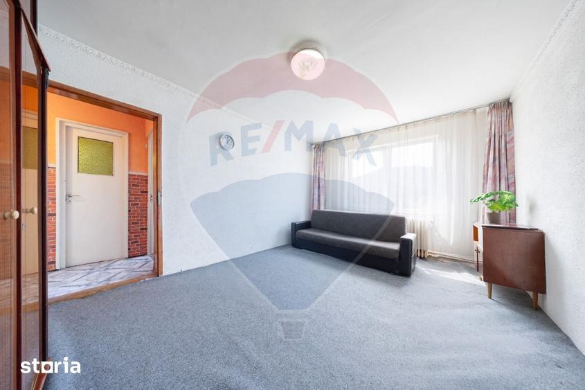 Apartament cu 3 camere decomandat în Dârste