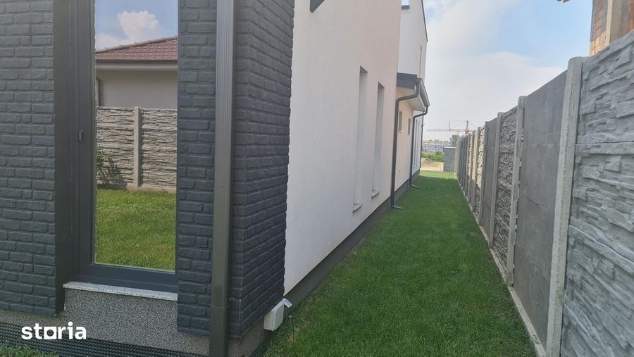 Casă cu 5 camere cu Teren 350 Mp în Dumbrăvița