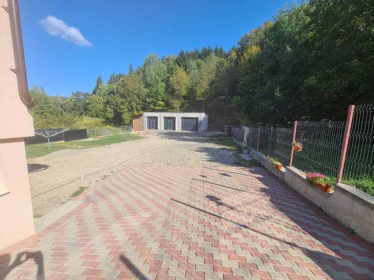 Casă cu 4 camere cu Teren 45 Mp în Central
