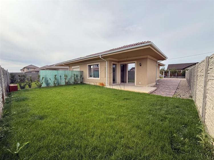 Duplex cu 3 camere cu Canalizare în Moșnița Nouă