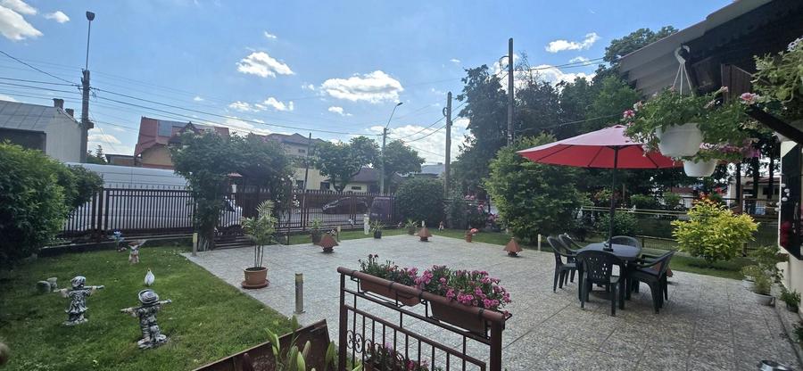 Casă individuală cu 9 camere cu Canalizare în Cetate