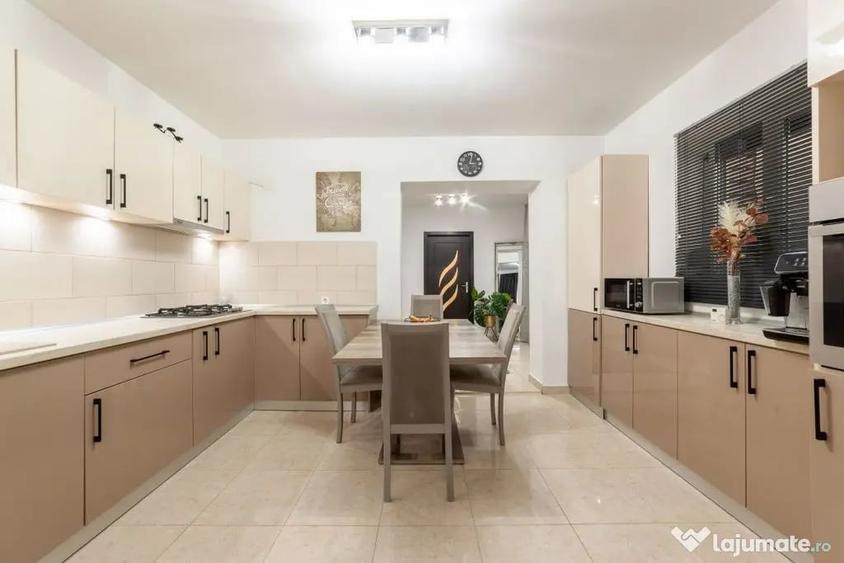 Casă cu 5 camere cu Teren 202 Mp în Trivale