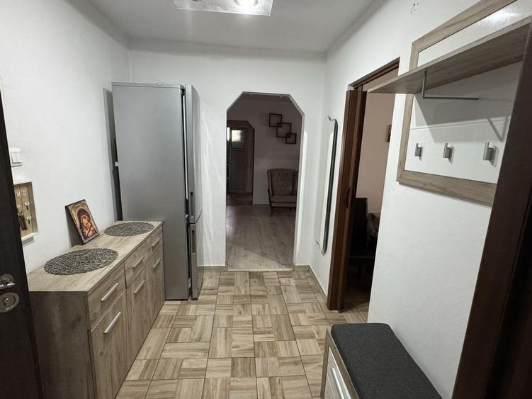 Apartament cu 3 camere în Cetate