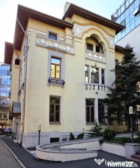 Casă cu 7 camere cu Teren 1266 Mp în Romană