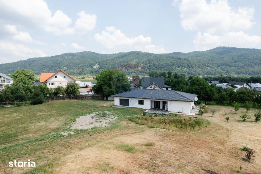 Casă cu 5 camere cu Teren 4242 Mp în Vânători-Neamț