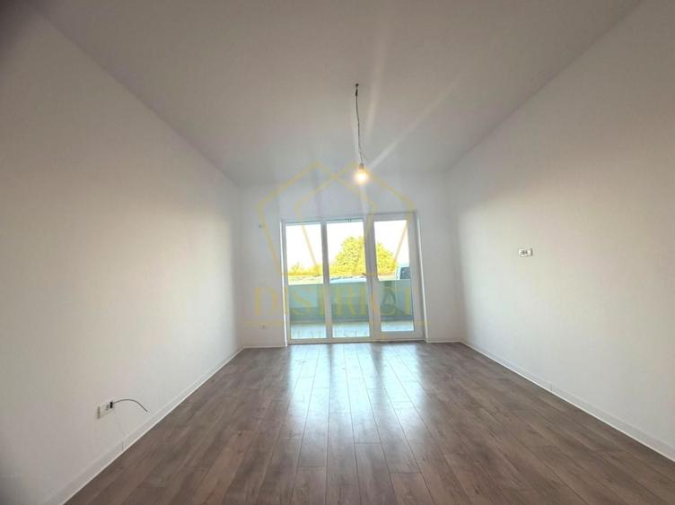 Apartament cu 3 camere semidecomandat în Giroc