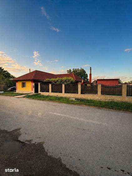 Casă cu 4 camere cu Teren 380 Mp în Toboliu