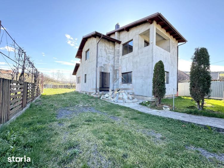 Casă cu 4 camere cu Teren 1000 Mp în Sânpaul