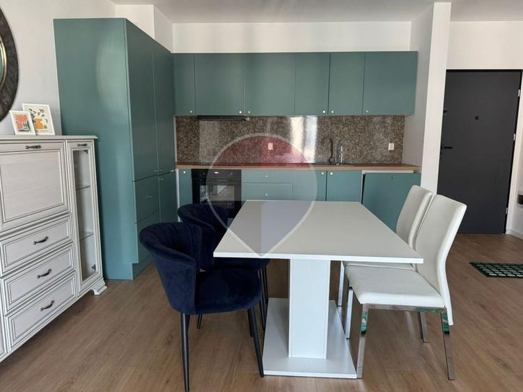 Apartament cu 3 camere semidecomandat, mobilat în Gară