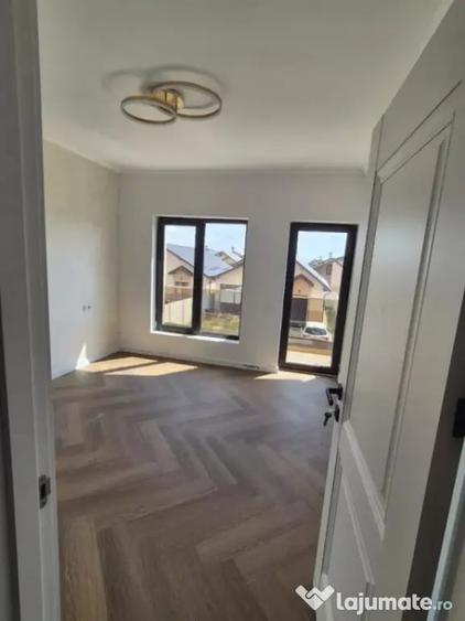Casă cu 4 camere cu Teren 300 Mp în Central