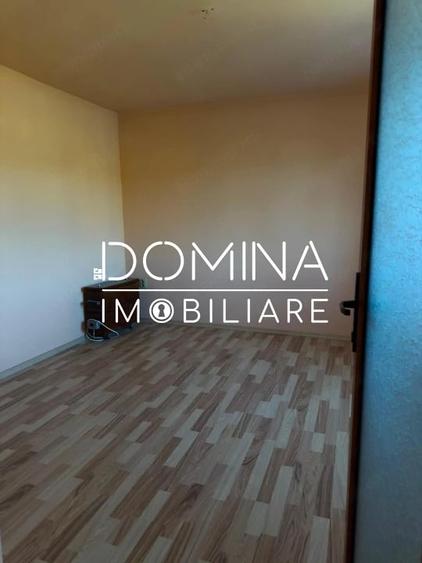 Casă cu Teren 3029 Mp în Săcelu