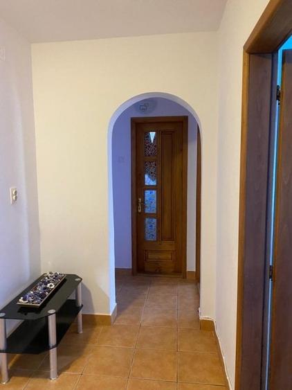 Apartament cu 3 camere decomandat, mobilat în Spitalului
