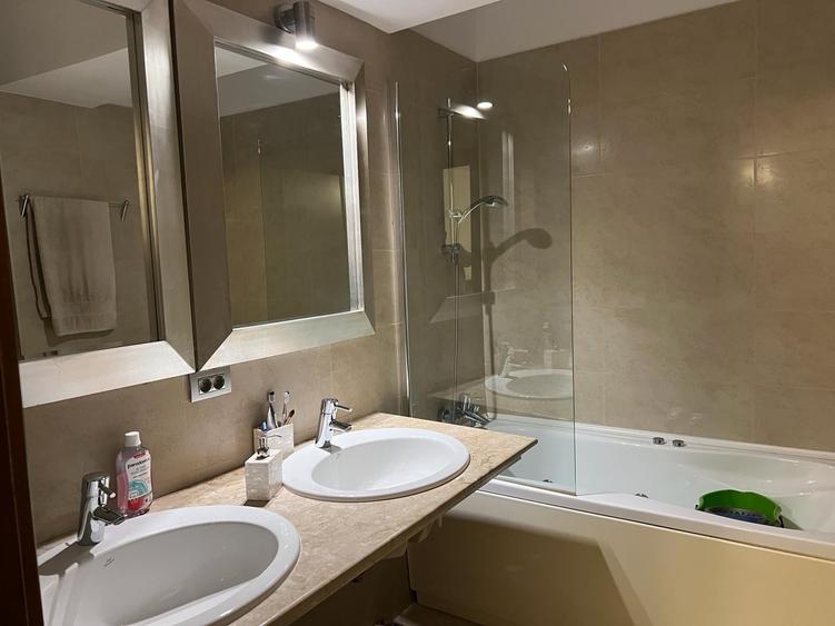 Apartament cu 4 camere decomandat în Vitan