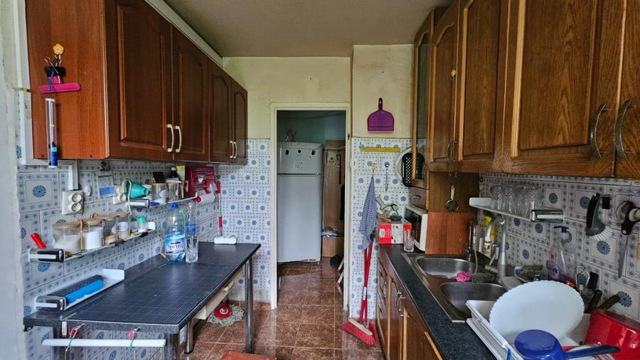 Apartament cu 3 camere decomandat în Alexandriei