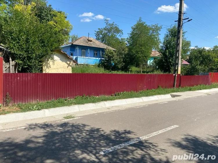 Casă cu 2 camere cu Teren 2200 Mp în Mânjești
