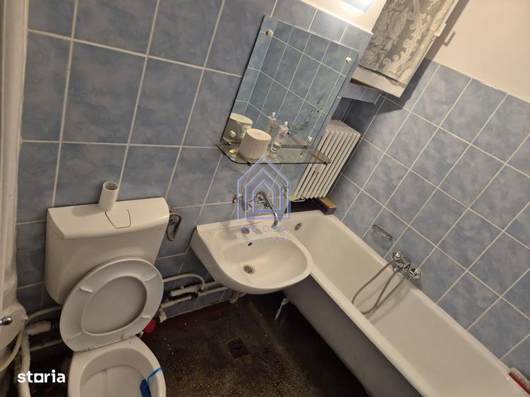 Apartament cu 3 camere decomandat în Roșu