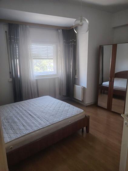 Apartament cu 3 camere semidecomandat în Pache Protopopescu