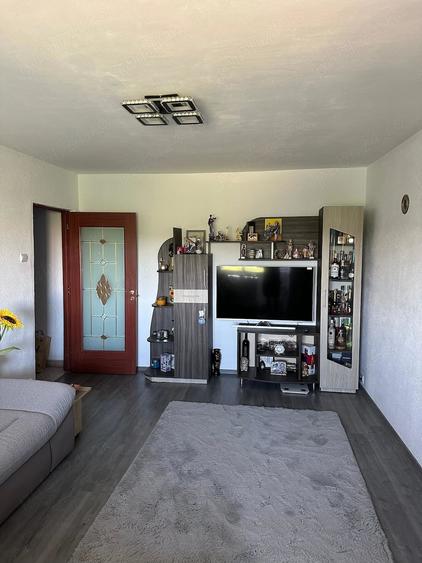 Apartament cu 2 camere nedecomandat în Km 4