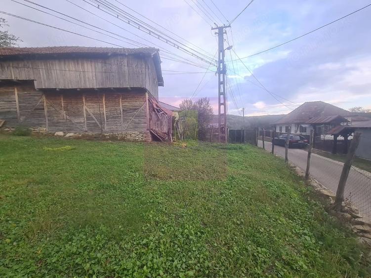 Casă cu 3 camere cu Teren 3410 Mp în Aluniș