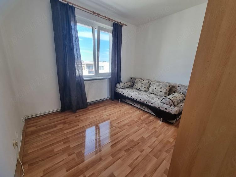 Apartament cu 3 camere semidecomandat în Central