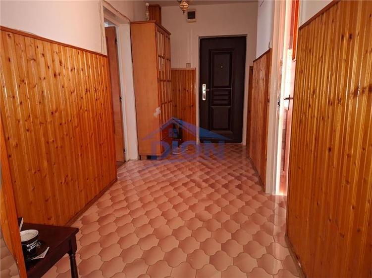 Apartament 3 camere, decomandat, Piata Sfanta Vineri - 11