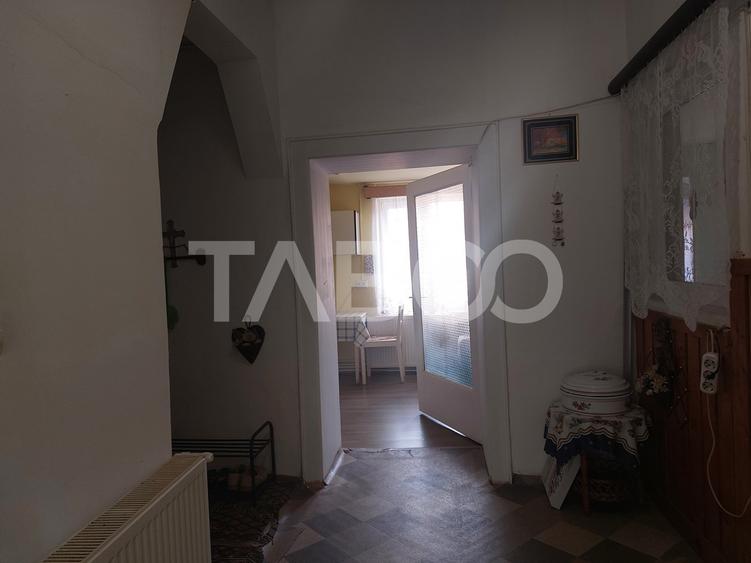Apartament cu 3 camere semidecomandat, mobilat în Cisnădie