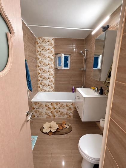 Apartament cu 3 camere decomandat în Drumul Sării
